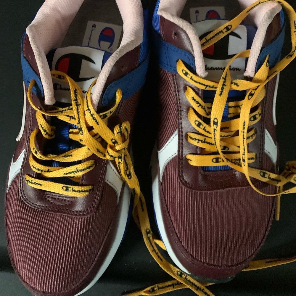 NEVER BEEN WORN !! Champion gym shoes
